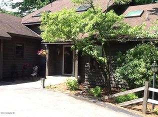 6667 Tall Tree Ln, Holland, MI 49423