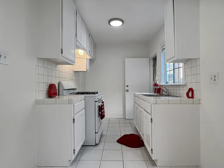 1164 N Loma Vista Dr — Photo 3