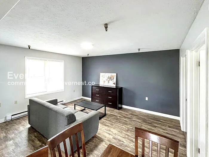 3 bed, 1.0 bath, 730 sqft, $1,000 — Photo 4