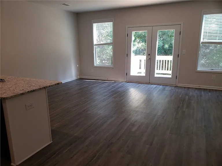 2725 Daybreak Ct — Photo 3