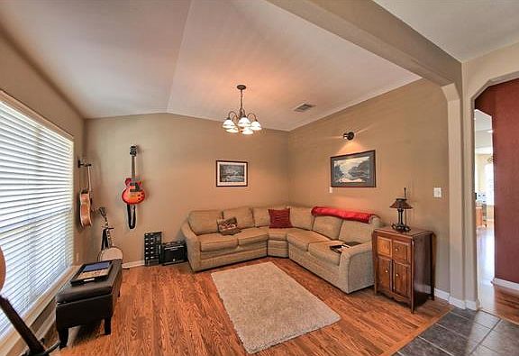 5th image of 4208 Hillside Dr