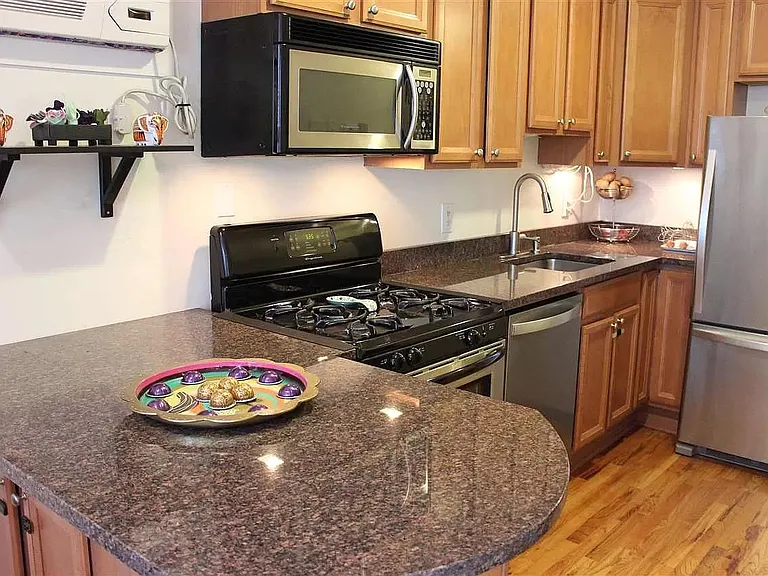 134 Morris St #2 — Photo 2
