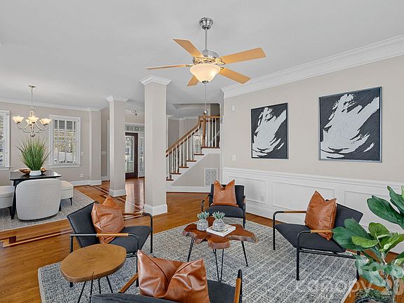 3rd image of 123 Hedgewood Dr