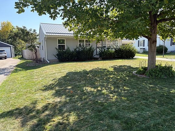 2nd image of 1259 30th St NE