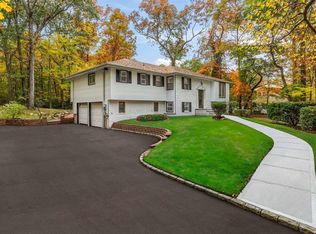 24 Village Hill Dr, Dix Hills, NY 11746