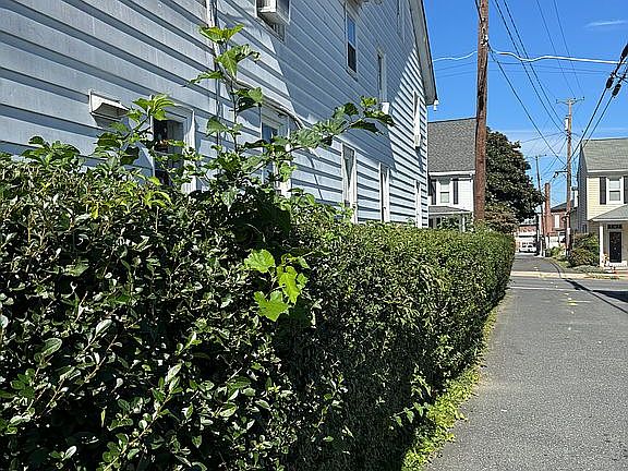4th image of 450 Green St