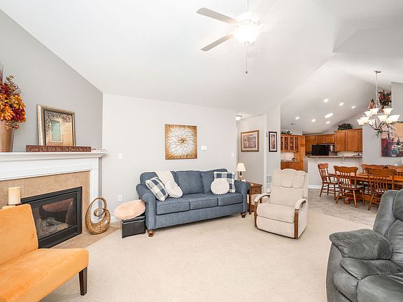 5th image of 1031 Silver Oak Dr