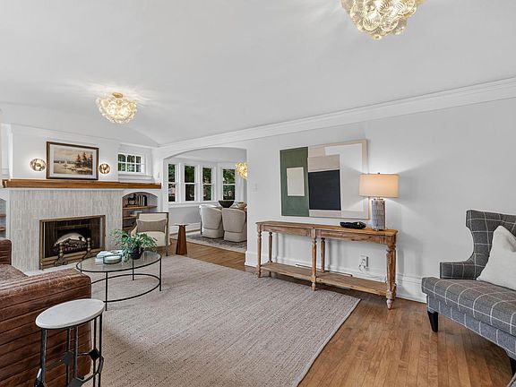 3rd image of 4015 N Stowell AVENUE