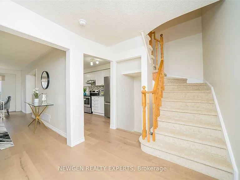 1856 Woodgate Ct — Photo 2