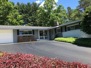136 Locust Ln, Chagrin Falls, OH