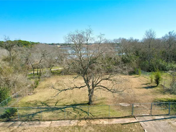 206 Avenue L, Baytown, TX 77520