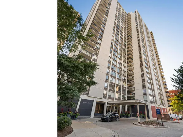 1460 N Sandburg Ter APT 1701A, Chicago, IL 60610