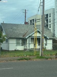 9825 NE Glisan St, Portland, OR, 97220