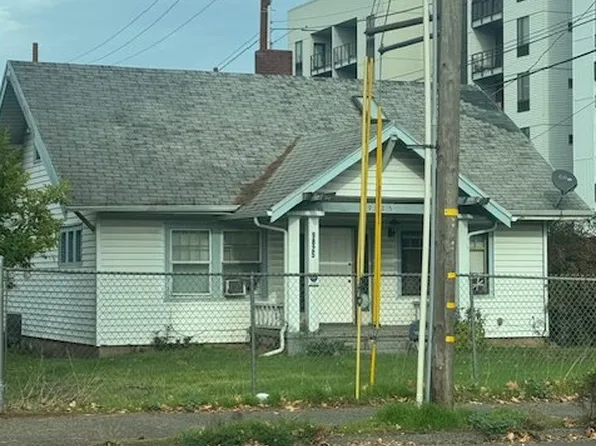 9825 NE Glisan St, Portland, OR 97220