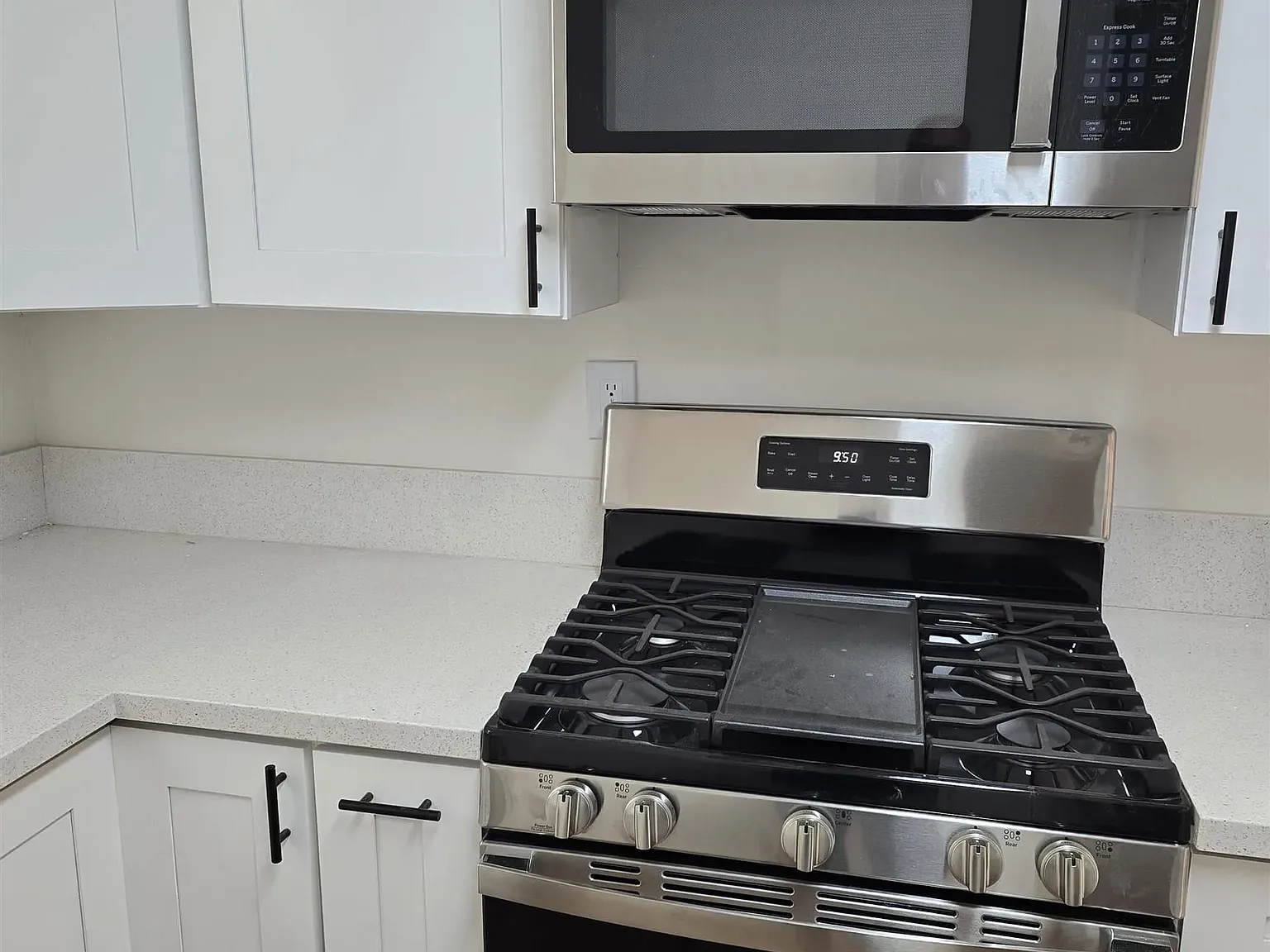 3 bed, 2.0 bath, 1287 sqft, $3,950 — Photo 4