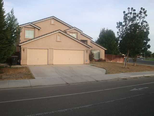 2nd image of 2064 Yosemite Park Rd