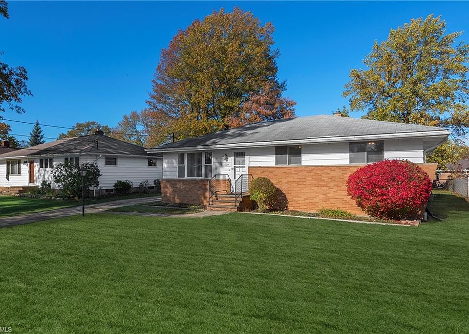 1st image of 18244 Broxton Dr
