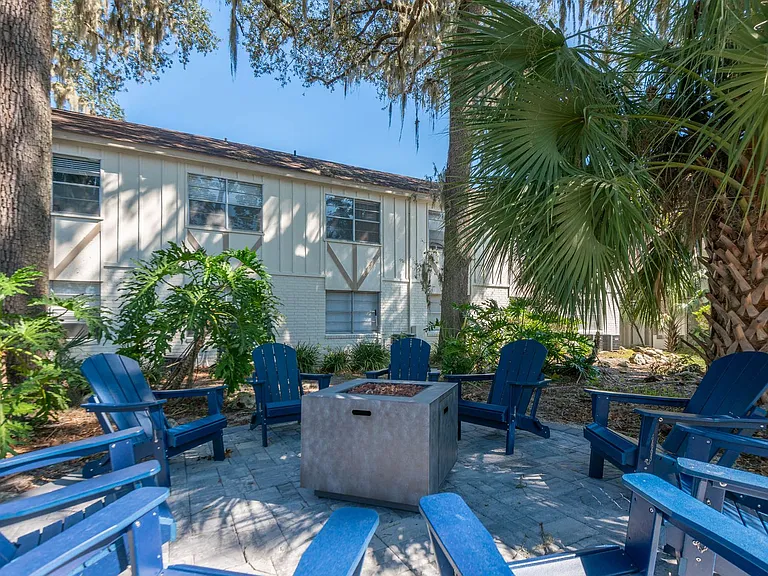 Camelot Apartments — Photo 43