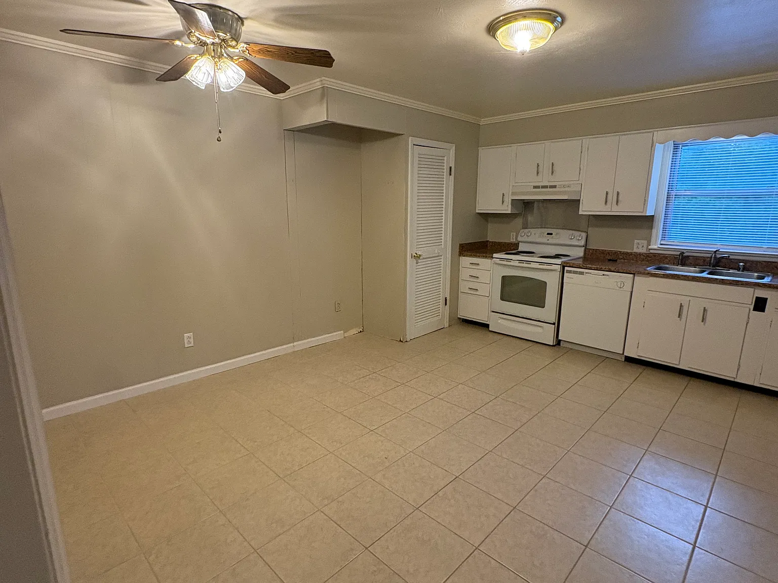 2 bed, 961 sqft, $975 — Photo 3