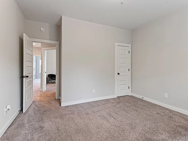 731 Hedgefield Way — Photo 34