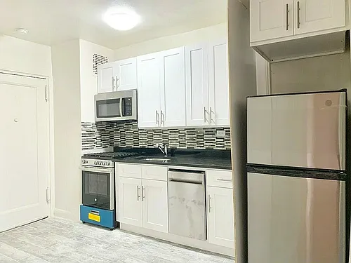 402 Ocean Pkwy #201 Photo 1