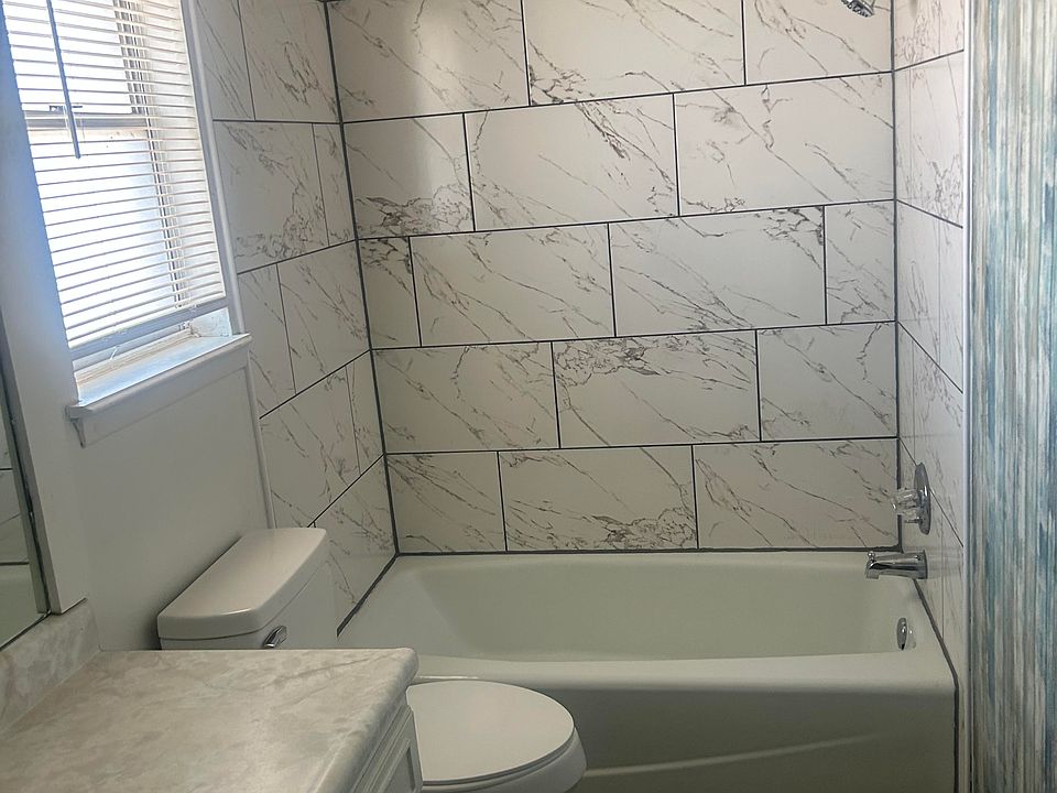 1st image of 10524 Ashwood Dr APT A