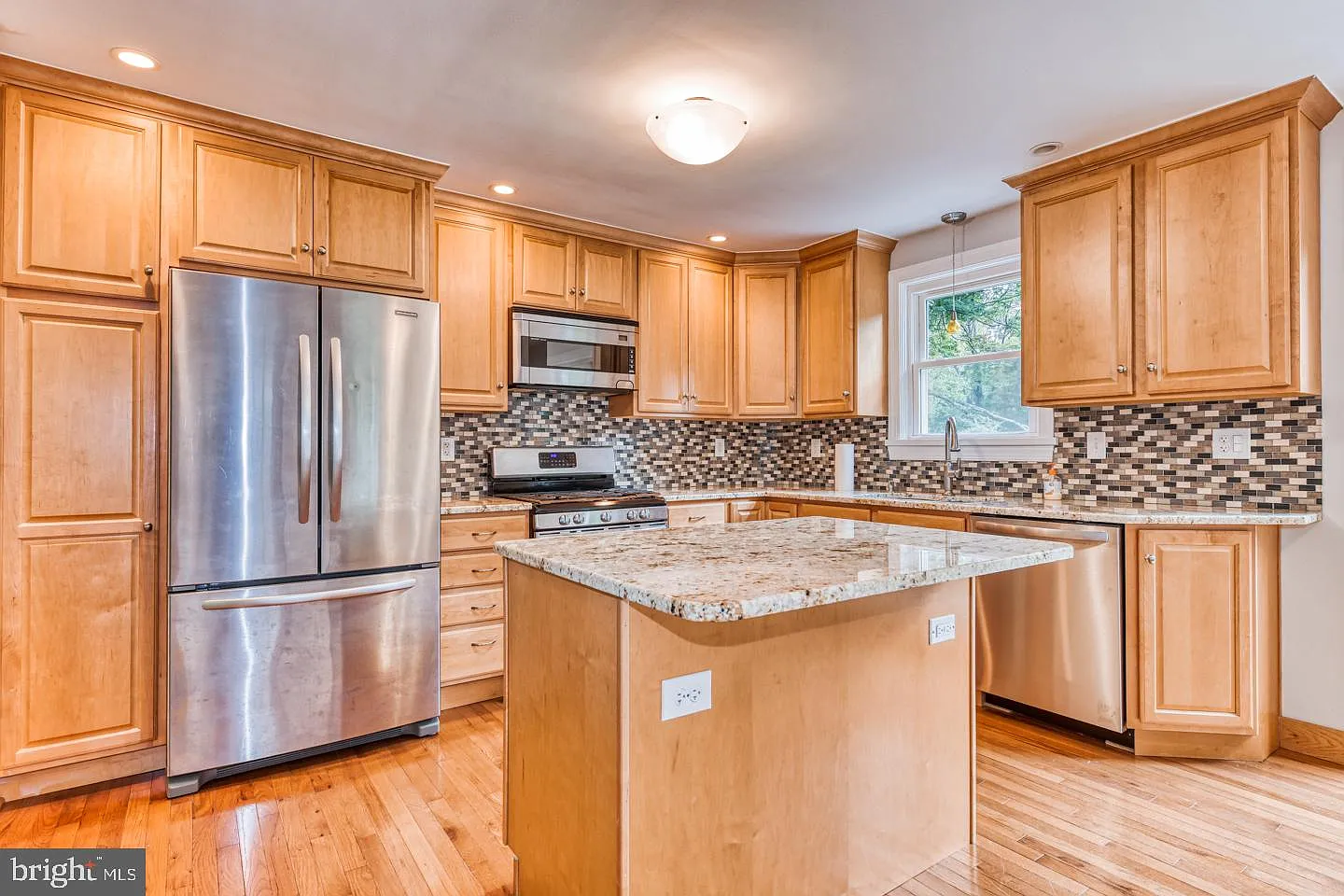3 bed, 1.5 bath, 1268 sqft, $3,500 — Photo 2