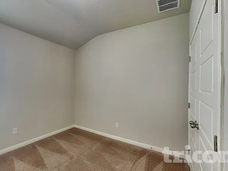 13661 Paxton Blvd — Photo 12