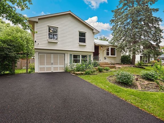 2nd image of 828 Tamms Ln