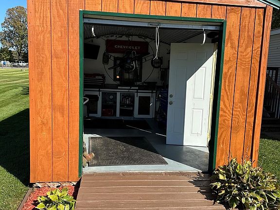 4th image of 8841 Green Acres Ct #8841