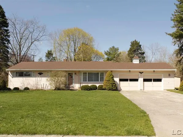 905 River Acres Dr, Tecumseh, MI 49286