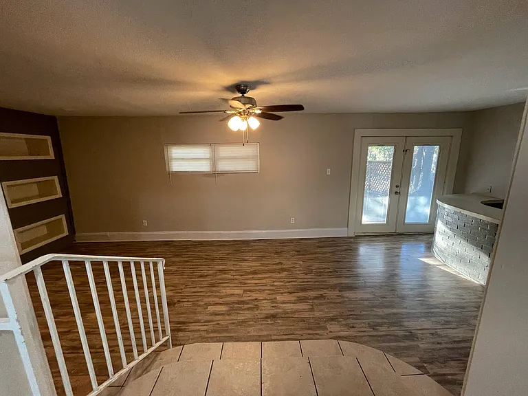 1807 Comanche St NW — Photo 7