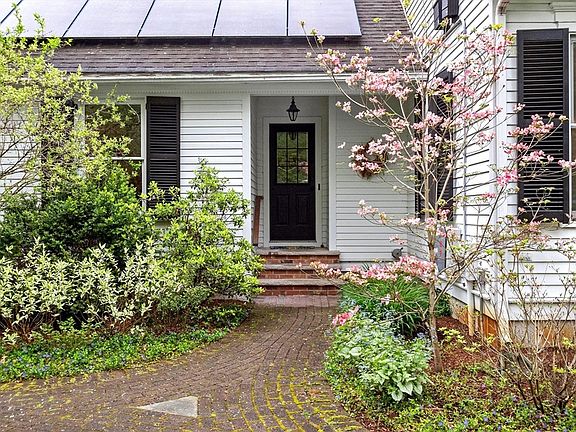 3rd image of 121 Hartwell Rd