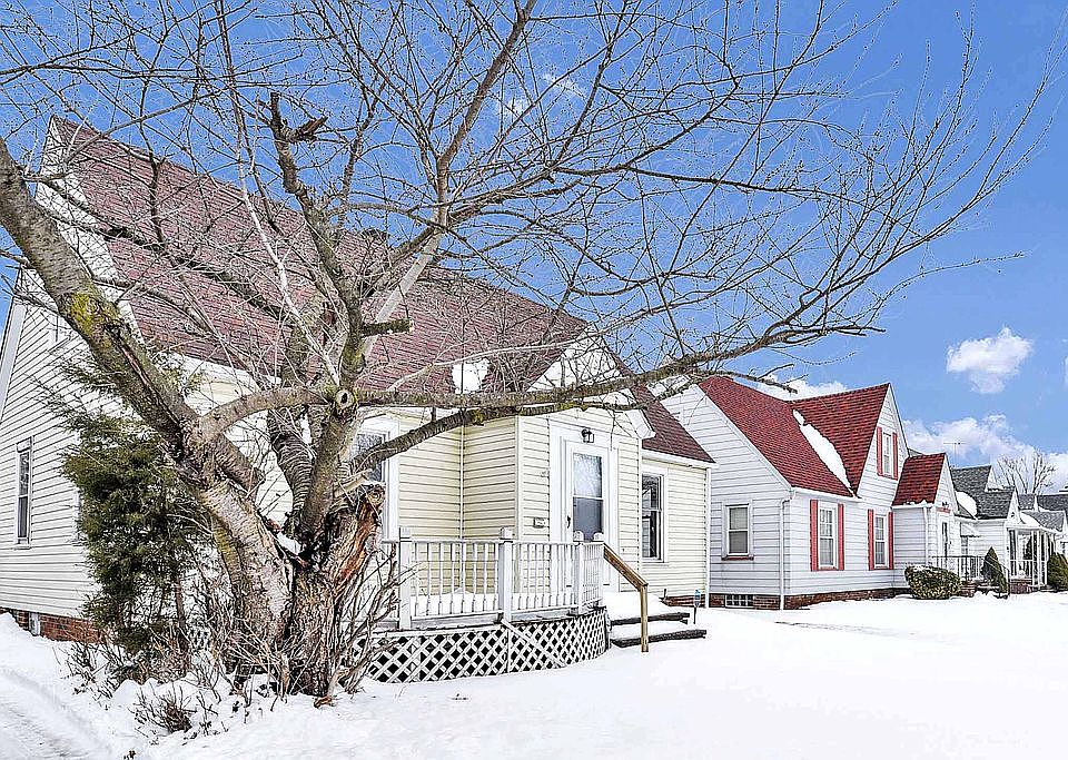 1st image of 12012 Wayland Ave