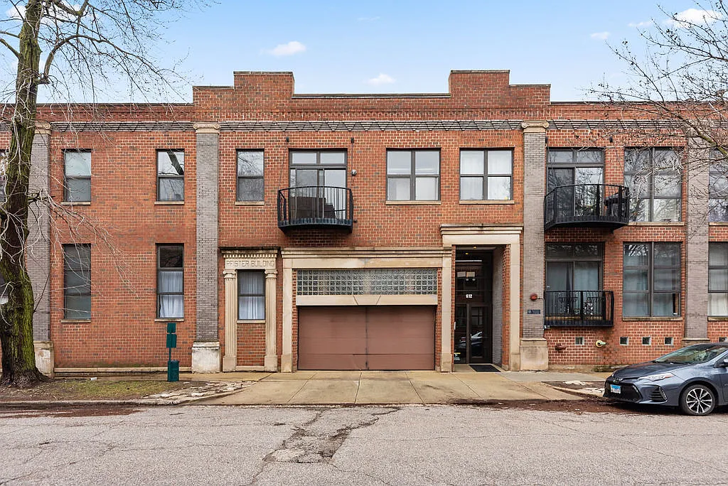 612 N Oakley Blvd APT 116 photo 1