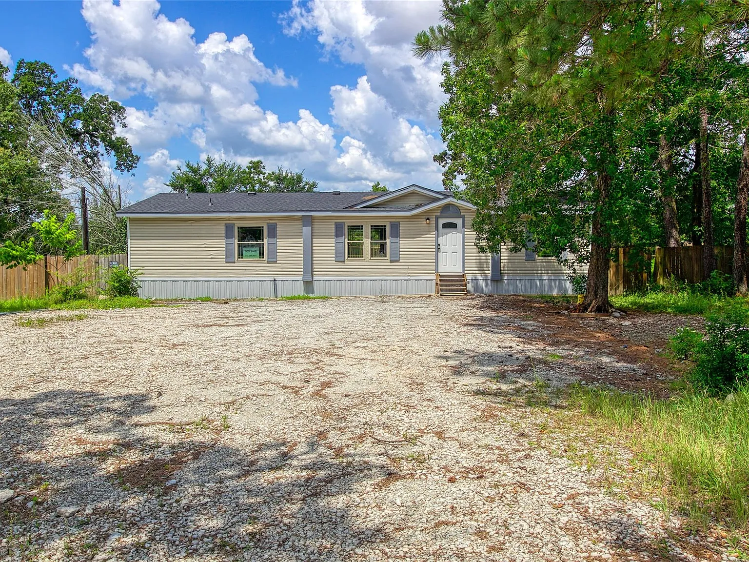 4 bed, 2.0 bath, 1568 sqft, $1,900 — Photo 2