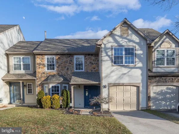 111 Sandhurst Dr, Mount Laurel, NJ 08054