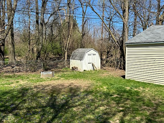 3rd image of 315 Northfield Dr