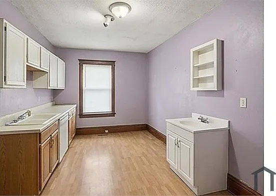 211 Adams St — Photo 9