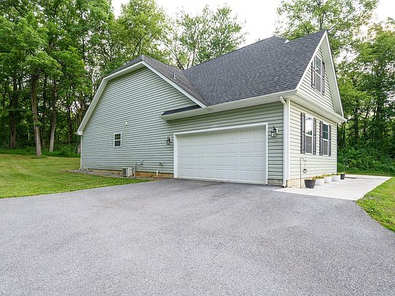 3rd image of 277 Shveda Way