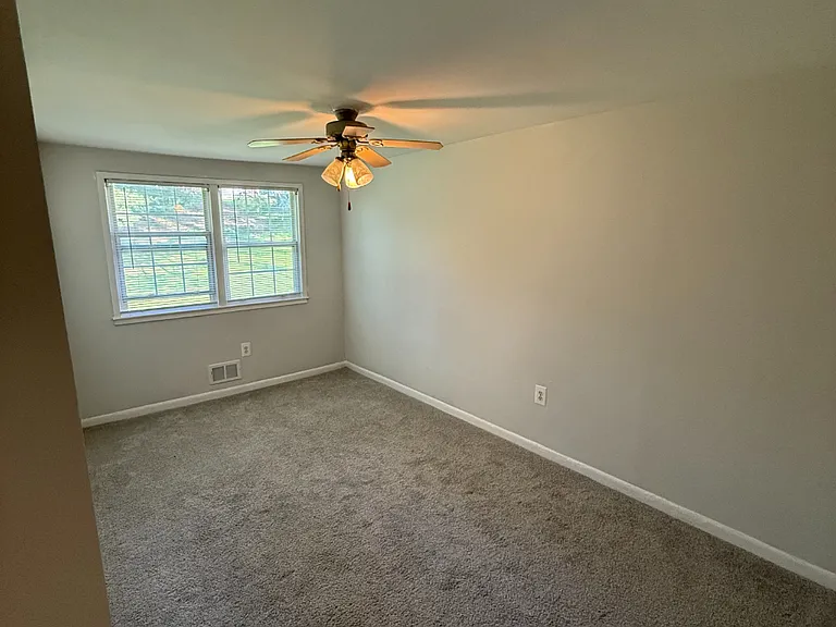 Longview — Photo 148
