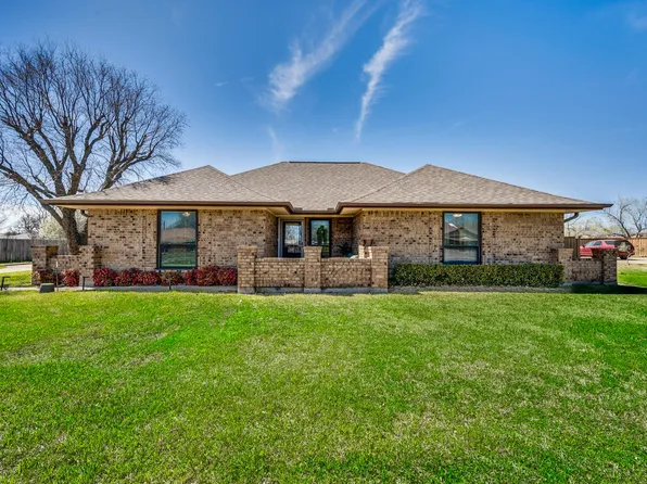 131 Stagecoach Dr, Red Oak, TX 75154