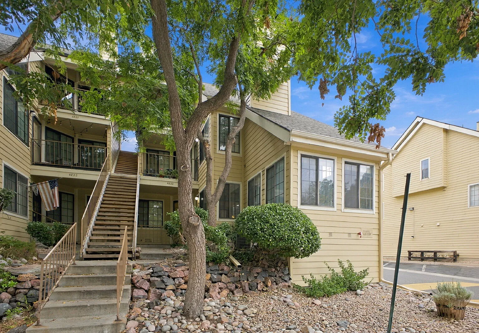 2 bed, 1.0 bath, 745 sqft, $1,955 — Photo 2