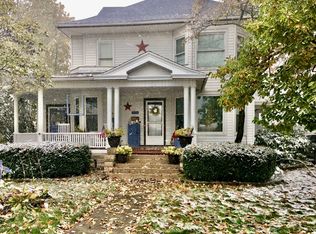 833 S 4th St, Watseka, IL 60970