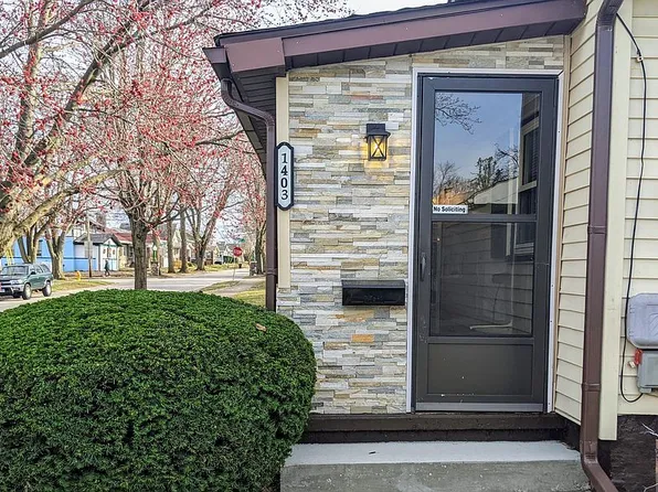 1403 Wright St, Bloomington, IL 61701