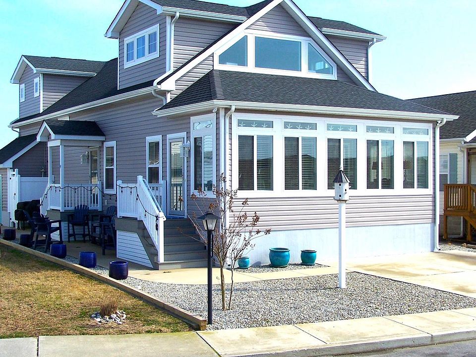 1st image of 518 Harbour Dr