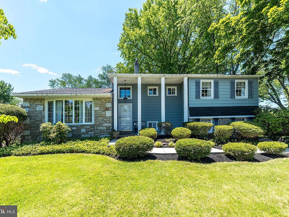 1st image of 216 Windsor Dr