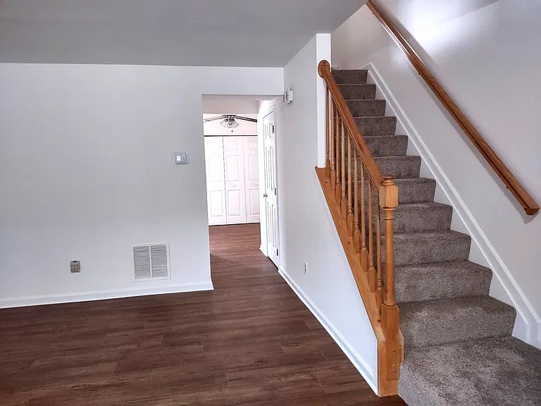 34 Chartwell Ct — Photo 8
