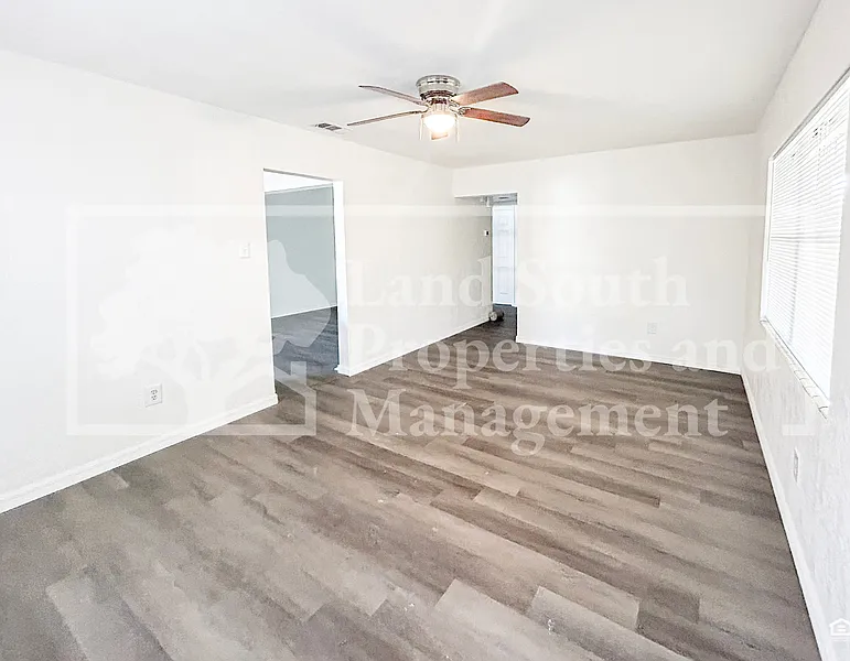 3 bed, 2.0 bath, 925 sqft, $1,575 — Photo 2