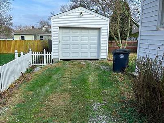 3rd image of 929 Jason Ave